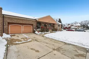 2300 Bellaire Ct, Des Plaines, IL 60016 - Photo 3