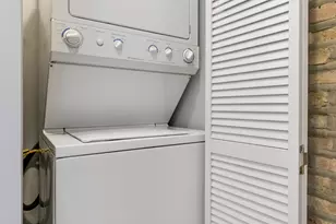 2011 W Jarvis Ave, Chicago, IL 60645 - Photo 7