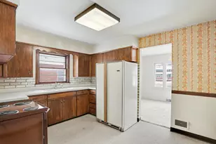 347 Cass St, Crete, IL 60417 - Photo 5