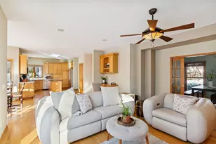 600 Crosswind Ln, Lindenhurst, IL 60046 - Photo 5