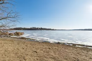 600 Crosswind Ln, Lindenhurst, IL 60046 - Photo 25