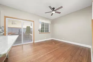 409 Evergreen Cir, Gilberts, IL 60136 - Photo 5