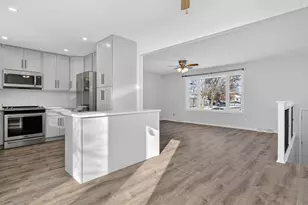 105 W Oak St, Coal City, IL 60416 - Photo 7