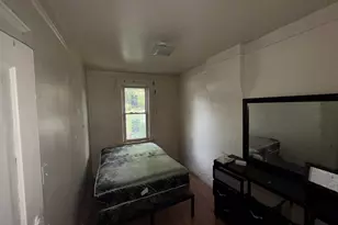 10547 S Corliss Ave, Chicago, IL 60628 - Photo 5