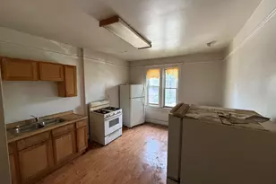 10547 S Corliss Ave, Chicago, IL 60628 - Photo 7
