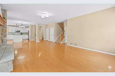 2647 Bainbridge Boulevard, West Chicago, IL 60185 - Photo 13