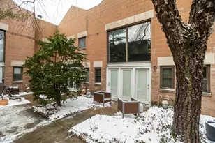 1130 W Cornelia Ave, Chicago, IL 60657 - Photo 17