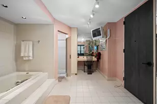 1030 N State St, Chicago, IL 60610 - Photo 15