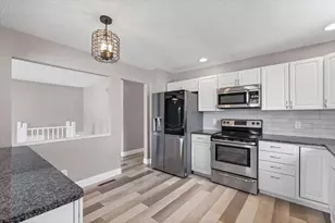 702 Devonshire Dr, Champaign, IL 61820 - Photo 9