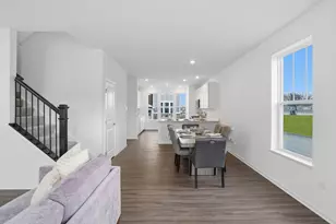 402 Red Oak Cir, Volo, IL 60020 - Photo 7