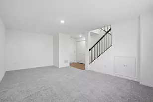 402 Red Oak Cir, Volo, IL 60020 - Photo 3