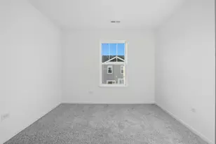 402 Red Oak Cir, Volo, IL 60020 - Photo 17