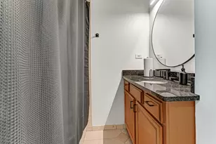 6300 S Woodlawn St, Chicago, IL 60637 - Photo 17