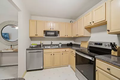 70 W Huron Street #607, Chicago, IL 60654 - Photo 5