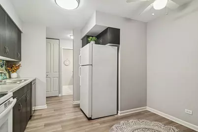 1605 E Central Road #111B, Arlington Heights, IL 60005 - Photo 7