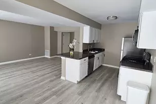 44 E Shag Bark Ln, Streamwood, IL 60107 - Photo 3