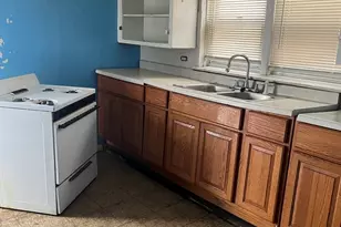 8751 S Blackstone Ave, Chicago, IL 60619 - Photo 3