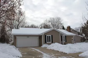 908 Glenmore Ln, Elgin, IL 60124 - Photo 3