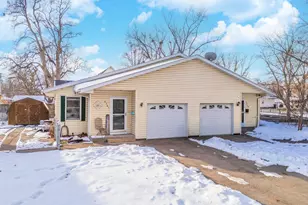 630 A W South St, Pontiac, IL 61764 - Photo 3