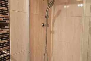 850 Wellington Ave, Elk Grove Village, IL 60007 - Photo 7