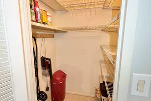 9098 W Terrace Dr, Niles, IL 60714 - Photo 5