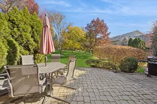 8539 Thistlewood Ct, Darien, IL 60561 - Photo 7