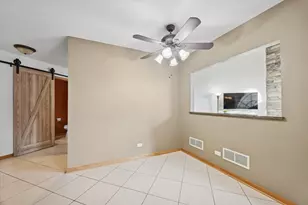 8539 Thistlewood Ct, Darien, IL 60561 - Photo 5