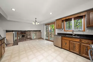 9047 W Oak Crest Ct, Palos Hills, IL 60465 - Photo 11