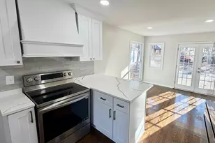 6012 Muriel Ln, Saint Anne, IL 60964 - Photo 5