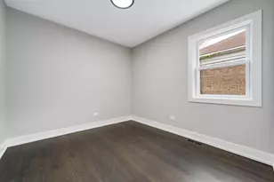 8449 S Euclid Ave, Chicago, IL 60617 - Photo 13