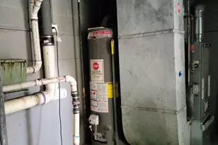 7910 S Muskegon Ave, Chicago, IL 60617 - Photo 17