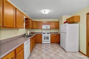 43 S Juniper Dr, North Aurora, IL 60542 - Photo 5