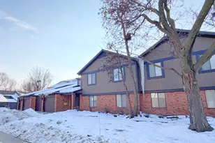 22 Creekside Cir, Elgin, IL 60123 - Photo 1