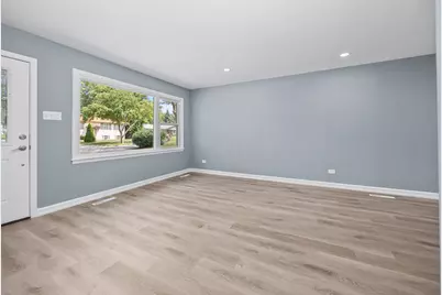 6640 Peach Tree Street, Hanover Park, IL 60133 - Photo 3