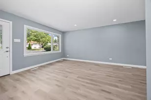 6640 Peach Tree St, Hanover Park, IL 60133 - Photo 3