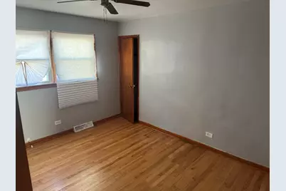 9855 S California Avenue, Evergreen Park, IL 60805 - Photo 7