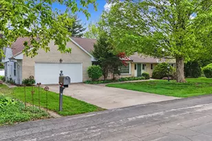 3 Lake Park Rd, Champaign, IL 61822 - Photo 3
