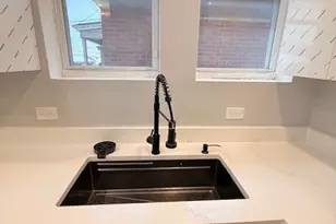 1048 W 92nd Pl, Chicago, IL 60620 - Photo 7