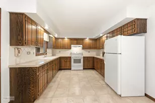 15 Navajo Ct, Oswego, IL 60543 - Photo 5