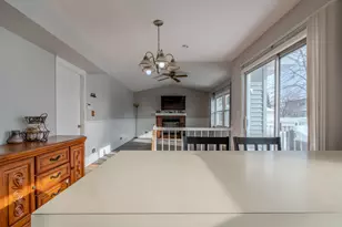 601 Bluff St, Carol Stream, IL 60188 - Photo 7