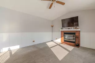 601 Bluff St, Carol Stream, IL 60188 - Photo 11