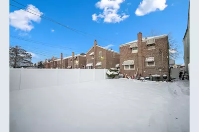 10748 S Avenue N, Chicago, IL 60617 - Photo 3