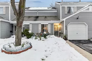 822 Minnesota Cir, Carol Stream, IL 60188 - Photo 1