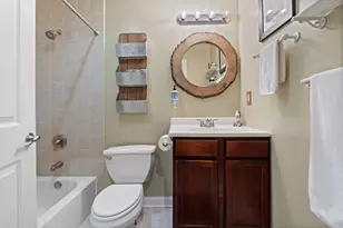 1215 W Gunnison St, Chicago, IL 60640 - Photo 17