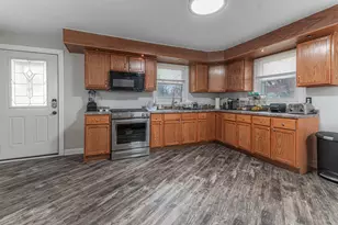 3535 Latham St, Rockford, IL 61103 - Photo 9