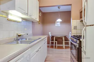 7 Oak Creek Dr, Buffalo Grove, IL 60089 - Photo 9