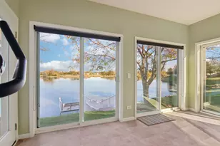 328 Legacy Ct, Grayslake, IL 60030 - Photo 5