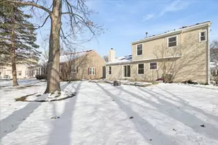 260 N Fiore Pkwy, Vernon Hills, IL 60061 - Photo 19