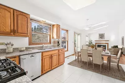 260 N Fiore Parkway, Vernon Hills, IL 60061 - Photo 5