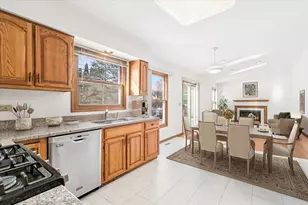 260 N Fiore Pkwy, Vernon Hills, IL 60061 - Photo 5